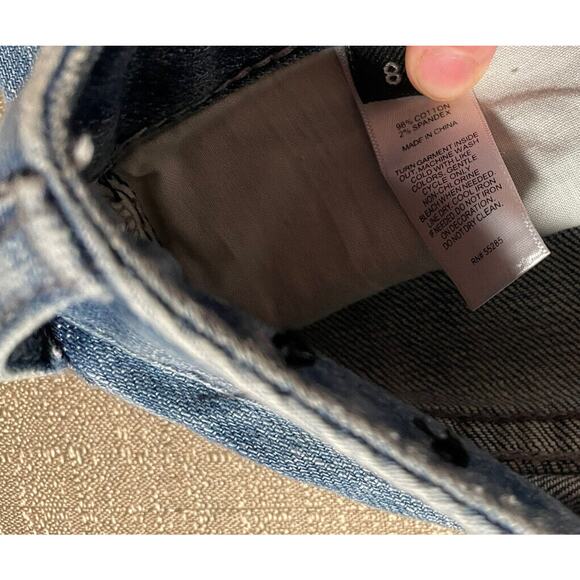 Express Jeans Women’s Size 8 Denim Shorts Sequin Embroidered Diamond Light Wash - Picture 3 of 5